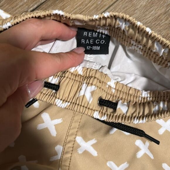 Remi + Rae Co x-me out Hybrid Shorts - Picture 4 of 7
